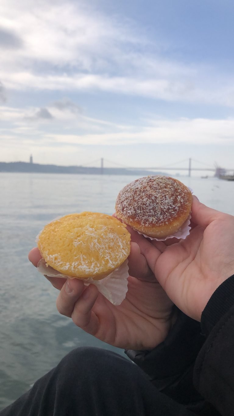 Scopri di più sull'articolo ALLA SCOPERTA DEI PIATTI TIPICI DELLA CAPITALE PORTOGHESE