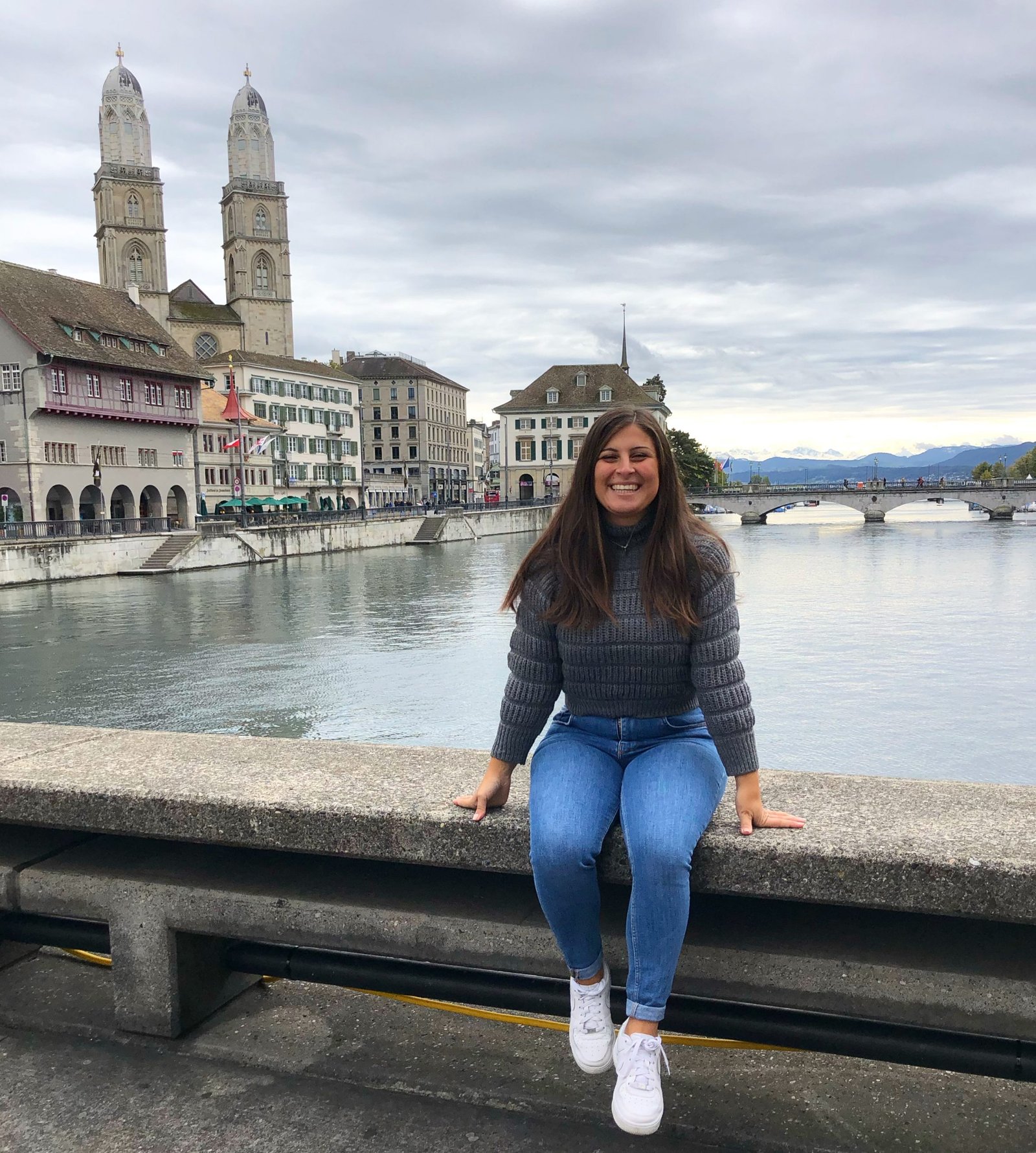 Scopri di più sull'articolo <strong>PERCHÉ VISITARE ZURIGO: 5 MOTIVI PER FARE UN VIAGGIO IN UNA DELLE CITTÀ MIGLIORI DEL MONDO</strong>