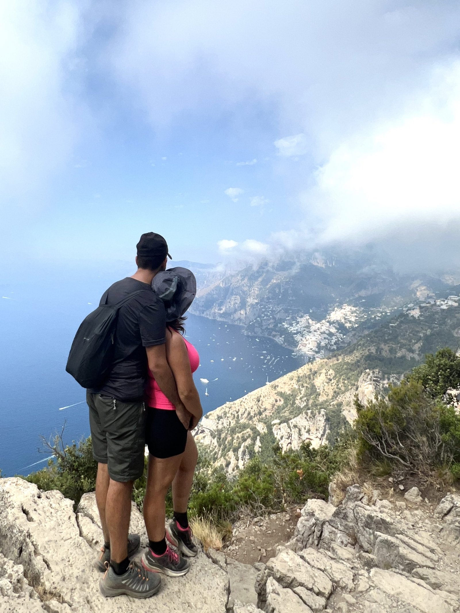 Scopri di più sull'articolo <strong>IL SENTIERO DEGLI DEI: UNA PASSEGGIATA TRA CIELO E MARE</strong>