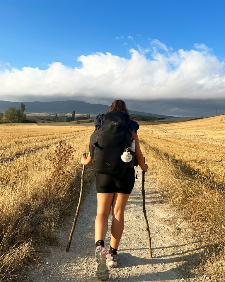 Scopri di più sull'articolo <strong>CAMMINO DI SANTIAGO: CONSIGLI SULLO ZAINO DA PORTARE</strong>