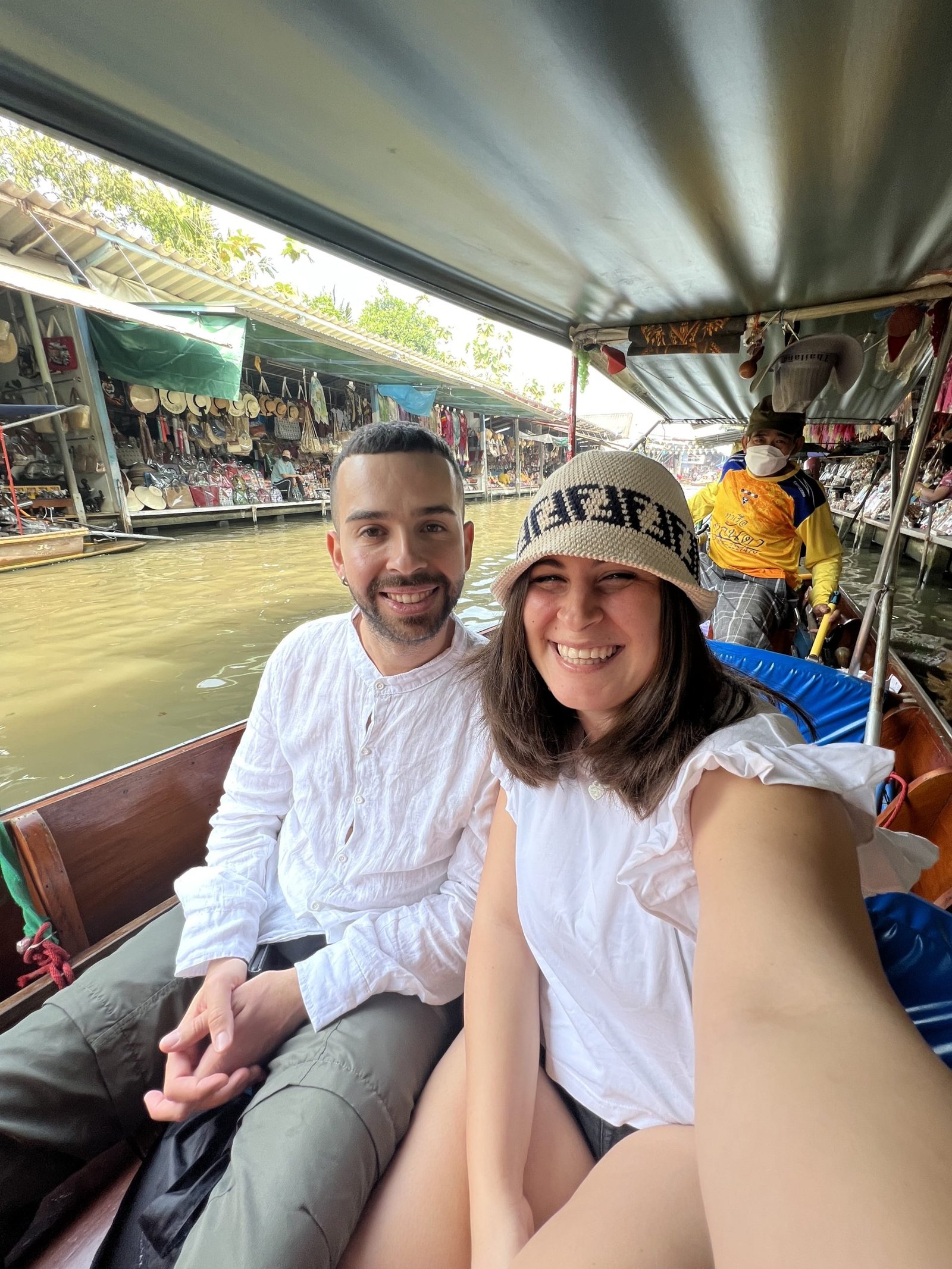 Scopri di più sull'articolo DAMNOEN SADUAK: IL MERCATO GALLEGGIANTE PIÙ FAMOSO DELLA THAILANDIA