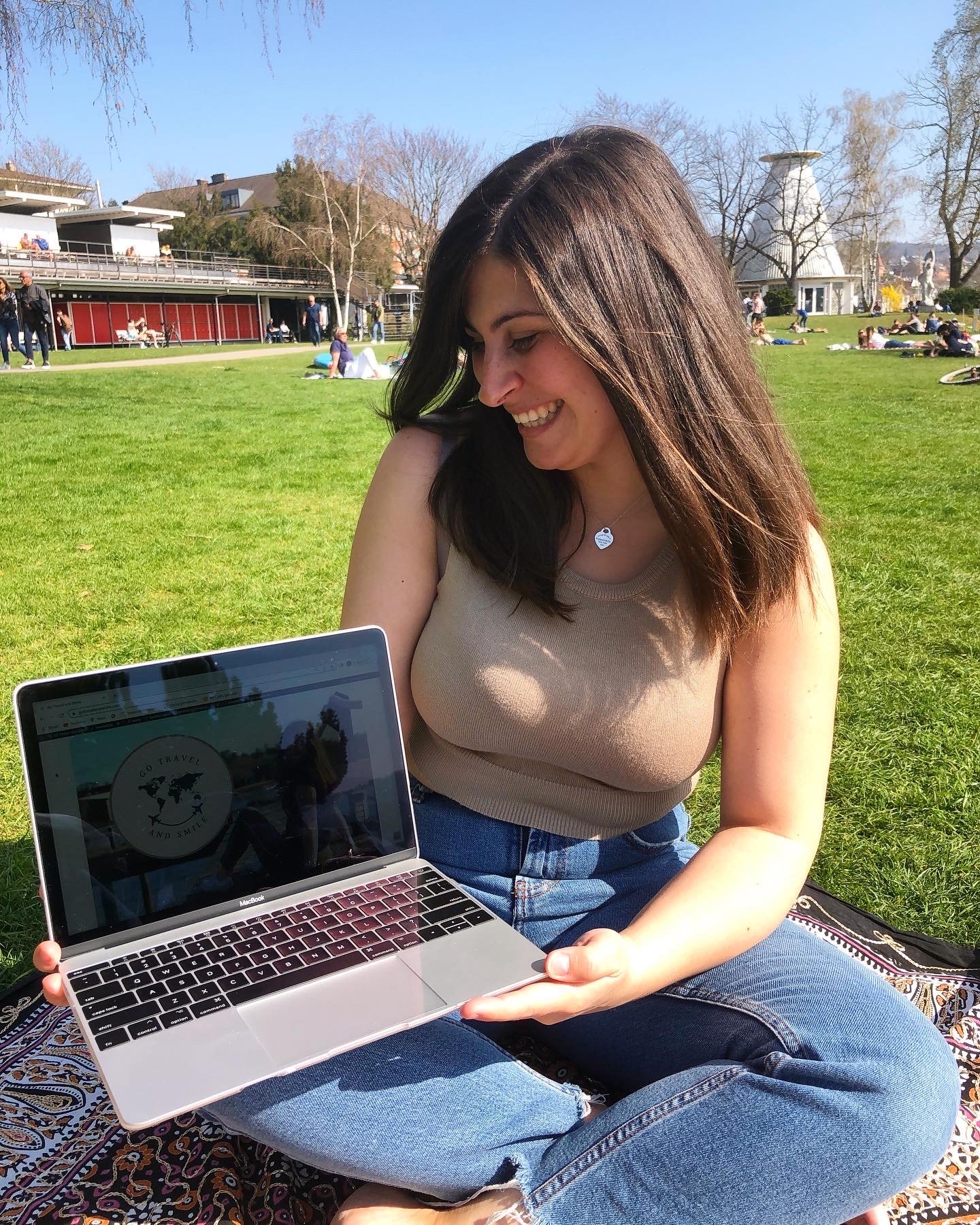 DAF096B1-A3C2-4316-9462-9130411CC33B