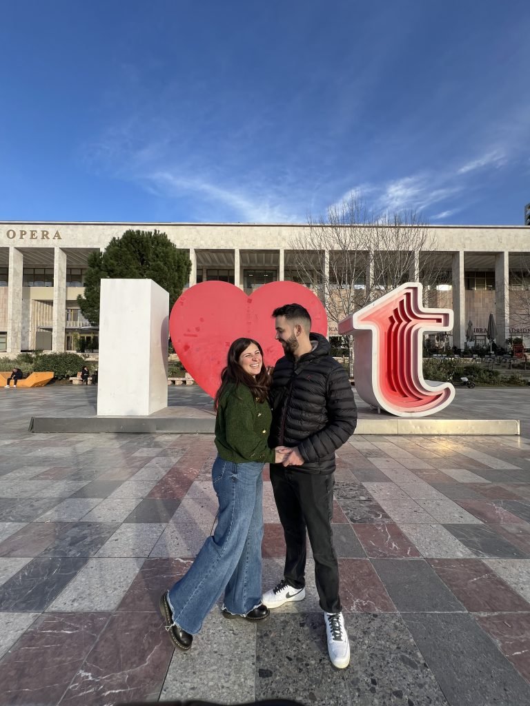 Scopri di più sull'articolo TIRANA: COSA VEDERE NELLA CITTÀ DEI SORRISI IN EUROPA